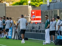 عاجل: وزير الرياضة بن تركي يحضر تدريب الأخضر شخصياً قبل أوروغواي - هل هذه إشارة لخطة مفاجئة؟