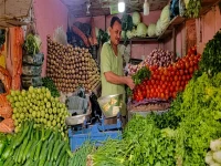 عاجل: المهرة تغلي… أسعار السلع تضرب قياسياً وغضب الأهالي يصل للسلطات المحلية! شاهد حجم المعاناة في الغيضة