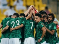 عاجل: عبدالإله العمري يدخل تاريخ السعودية بهدف صاروخي في شباك أوروجواي.. أول مدافع يسجل للمنتخب في تاريخ المونديال!