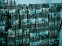 عاجل: أسعار الصرف تضرب أرقاماً قياسية في عدن وصنعاء اليوم... شاهد الفارق الصادم بين المدينتين!