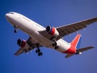 عاجل: الحكومة اليمنية تفتح الأجواء وتدعو شركات الطيران العالمية.. عدن تستعد لاستقبال رحلات دولية خلال 24 ساعة!