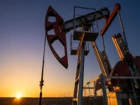 عاجل: انهيار مفاجئ للنفط 5% خلال ساعات… هل يصل إلى 70 دولاراً قريباً؟