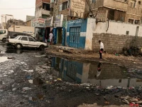 كارثة بيئية في عدن: مياه الصرف الصحي تحاصر أهالي المنصورة وتقترب من منازلهم... فوضى وانتشار للأمراض!
