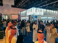مشروع استراتيجي خطير: مكتبة الملك عبدالعزيز تفتتح 43 ألف كتاب في بكين وتكشف عن أرقام صادمة في الصين