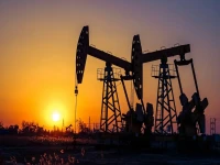 عاجل: انهيار مفاجئ للنفط.. خسائر بالملايين بعد توقيع واشنطن وطهران اتفاقاً خطيراً!