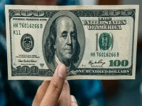 عاجل: الدولار يستقر عند 49.84 جنيه للشراء… الأسعار الكاملة بالبنوك اليوم وما لم يخبرك به أحد