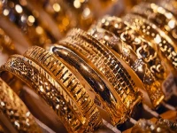 انهيار مفاجئ: سعر الذهب يسقط لـ4000 جنيه في 11 يومًا.. الخسائر تتجاوز 1000 جنيه للجنيه الذهب!