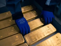 كارثة الذهب: يسقط تحت 4000 دولار لأول مرة منذ 7 أشهر - انهيار 1500 دولار من الذروة!