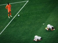 العاجل.. صدمة الأخضر في المونديال: صحف عالمية تفضح «غياب الشخصية» وتصف أداء المنتخب السعودي بـ«الباهت» مقابل إنجاز تاريخي للرأس الأخضر!