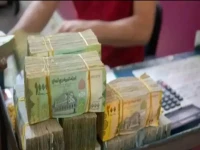 عاجل: صدمة أسعار الصرف اليوم في اليمن… الدولار ينخفض لـ1558 ريال في مناطق الحكومة مقابل 533 ريال فقط بمناطق الحوثيين!