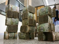 انفجار جنوني للدولار في عدن يقفز إلى 1582… والريال السعودي يرتفع فوق 410 أمام الريال اليمني. أرقام صنعاء تُكشف صدمة أخرى!