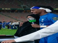 عاجل: بعد صدمة الخروج من المونديال.. عبدالإله العمري يرسل رسالة صادمة للجماهير السعودية: "انتظرونا عائدين أقوى في 2026"