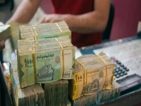 عاجل: الفجوة النقدية المرعبة تُظهر كارثة الريال في عدن بينما يتربع في صنعاء - كيف تعيش المنطقتان تحت نفس السماء؟