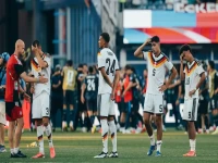 انفجار جماهيري في ألمانيا: كلوب يرفض الإنقاذ والناجلسمان يصر على البقاء - من سيحمل شعلة المانشافت بعد الكارثة؟