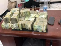 صادم: الدولار في عدن يُساوي 3 أضعافه في صنعاء… الفجوة تتجاوز 1000 ريال وأسعار تحبس الأنفاس!