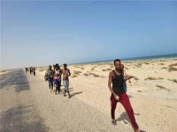 عاجل: صدمة في شبوة.. مقتل 12 مهاجراً أفريقياً خلال 3 أشهر وأساليب تعذيب وحشية تنشرها عصابات التهريب عبر الفيديو!